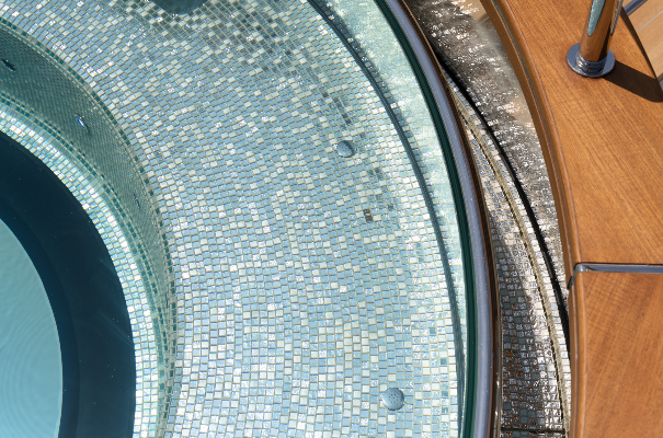 mosaic whirlpool aan boord van een jacht